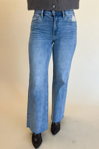 Nancy Slim Wide Jeans in Medium