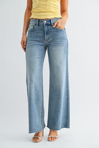 Nancy Slim Wide Jeans in Medium