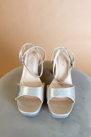 Anya Heel in Nude