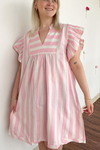 Right Place Dress in Pink +