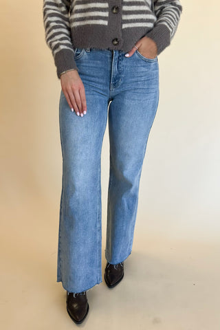 Nancy Slim Wide Jeans in Medium