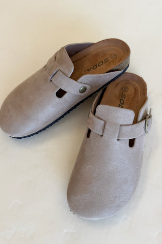 Regis Clogs in Taupe