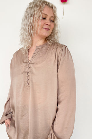 Dressed For Success Top in Mocha +