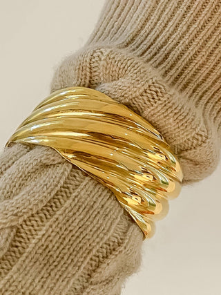 Manon Bangle