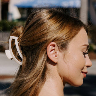 Open Medium Hair Clip in Soft Surf